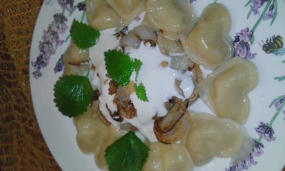 Pierogi ruskie z ziemniakami, serem i cebulą