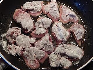 Wątróbka drobiowa z malinami