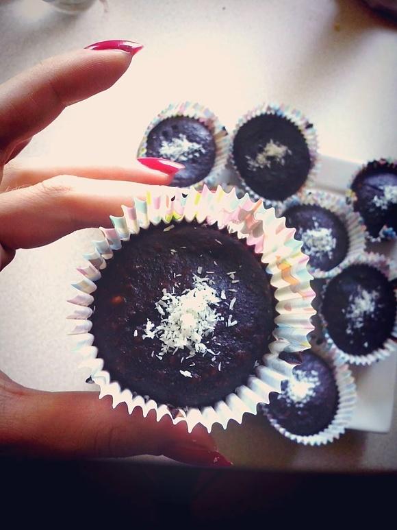 Dietetyczne muffinki czekoladowo-orzechowe bez cukru