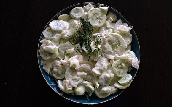 Sałatka z ogórków i cebuli