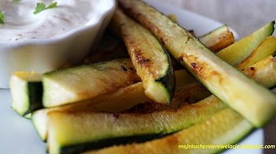 Grillowana cukinia z czosnkowym dipem