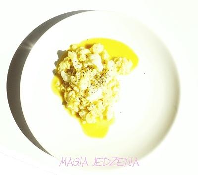 Jajecznica z kalafiorem i nasionami chia