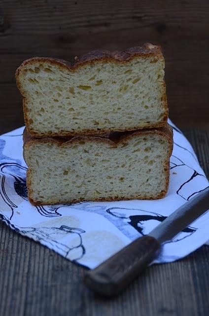 Lekko wilgotny chleb ziemniaczany