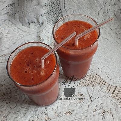 Smoothie owocowo-warzywne z truskawkami