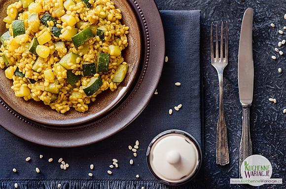 Kaszotto z pęczaku z cukinią ziemniakami i curry