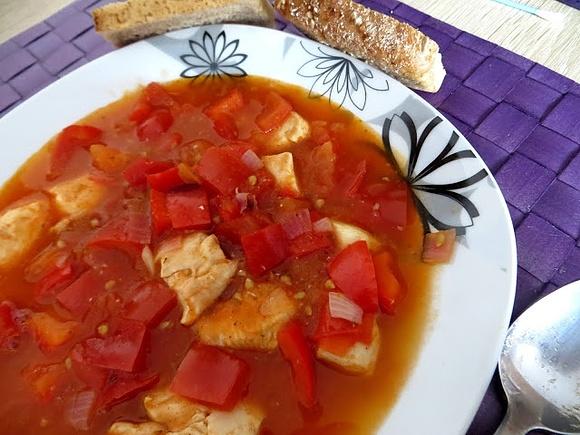 Gulasz pomidorowy z kurczakiem