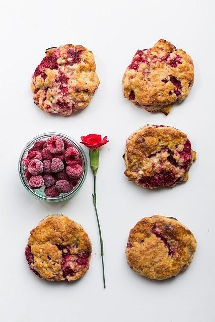 Scones z malinami