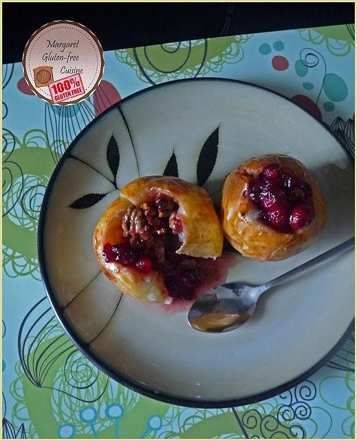 Pieczone jabłka z orzechami i żurawiną