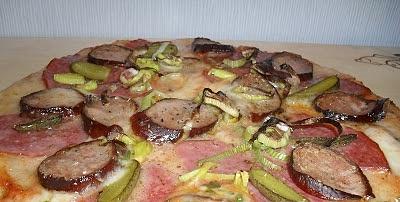 Pizza na razowym cieście