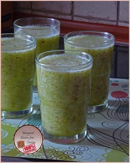 Smoothie z ananasa i kolendry