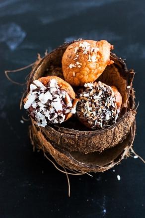 Karnawałowe francuskie beignets z czekoladą