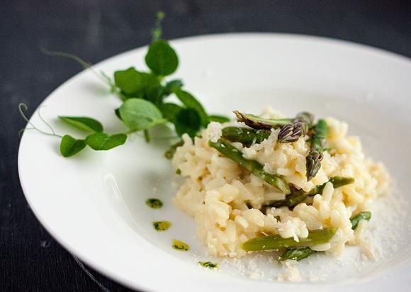 Kremowe risotto na białym winie ze szparagami