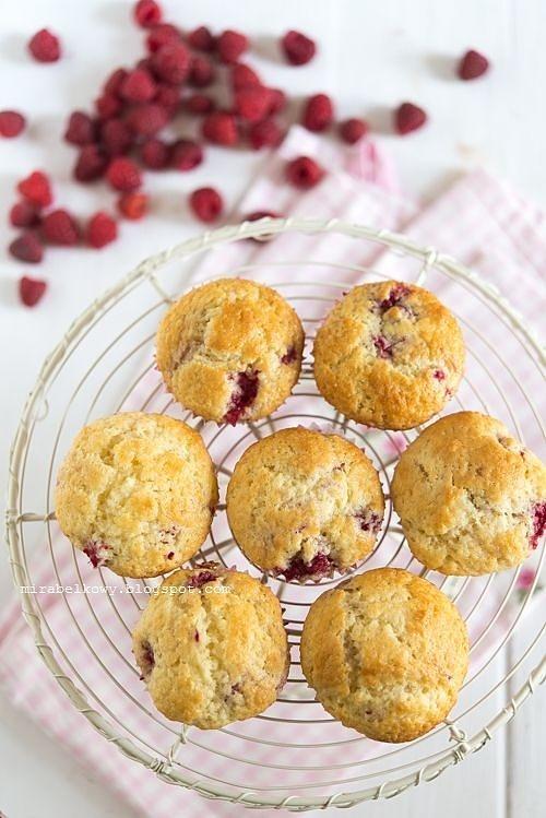 Jogurtowe muffiny z malinami