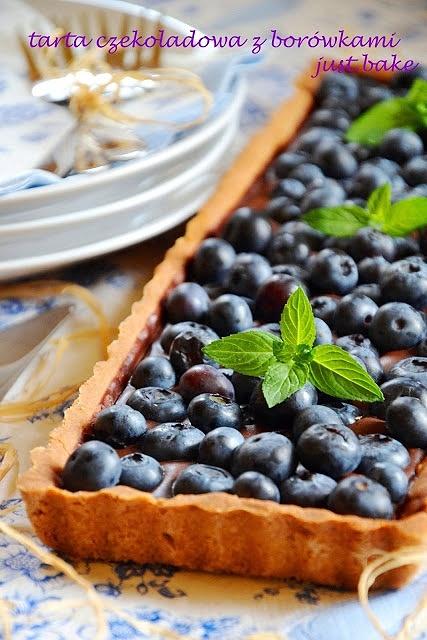 Tarta czekoladowa z borówkami