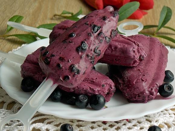 Jagodowo – czekoladowe lody bez maszyny