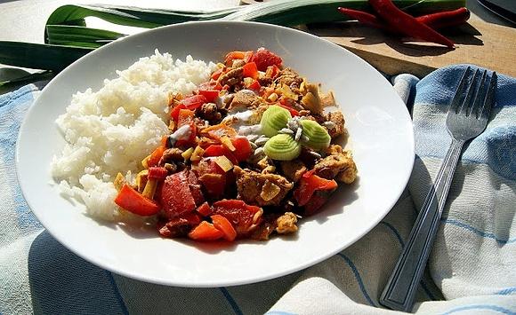 Niezwykły kurczak z curry i papryczką chilli