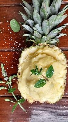 Sorbet z owoców egzotycznych z wiórkami kokosowymi