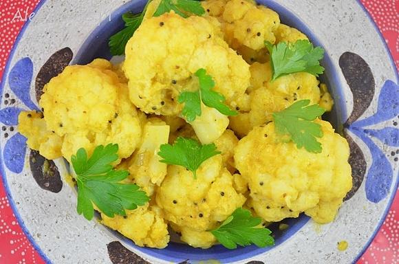Curry z kalafiora i ciecierzycy