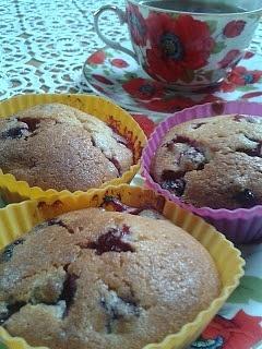 Pyszne muffinki z czerwoną porzeczką
