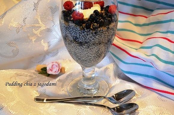 Jagodowy deser z chia