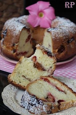 Babka drożdżowa ze śliwkami i słonecznikiem