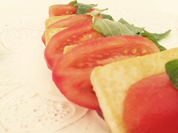 Wegańska caprese