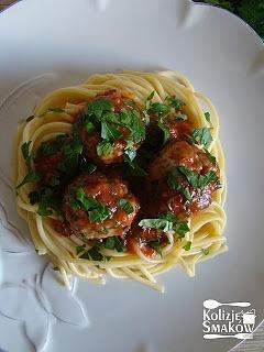 Pulpety w sosie pomidorowym z makaronem spaghetti