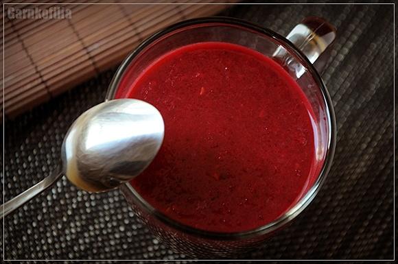 Smoothie z burakiem i malinami na śniadanie i deser
