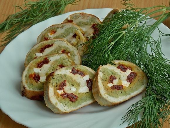Roladki z bobem suszonymi pomidorami i fetą