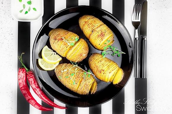 Pieczone ziemniaki hasselback nacinane