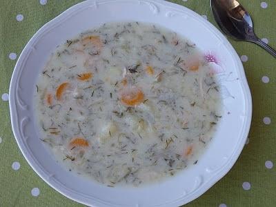 Zupa ogórkowa z marchewką i koperkiem