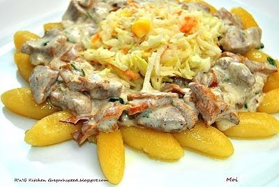 Karkówka duszona z kurkami