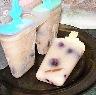 Lody ze śliwkami i mlekiem truskawkowym