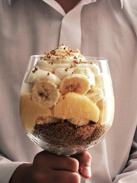 Banana parfait z gryczaną kruszonką i domowym custardem