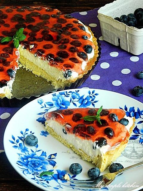 Tarta z masą śmietanową, borówkami i galaretką