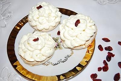 Bezy z kremem mascarpone i żurawiną