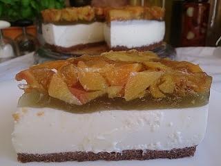 Sernik z brzoskwiniami