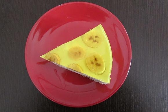 Sernik na zimno z bananami