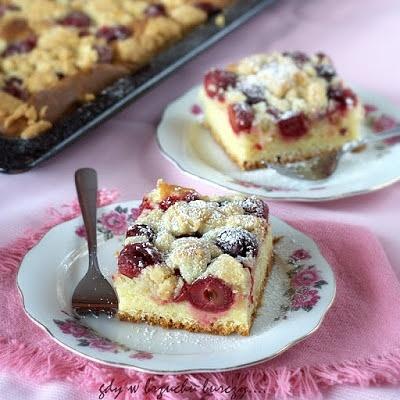 Luksusowe ciasto drożdżowe z wiśniami