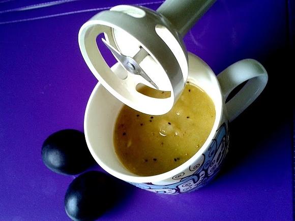 Smoothie - przepis na owocowy mus do jadania i śniadania