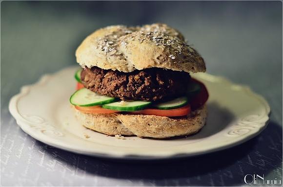 Wegańskie burgery fasolowo-bakłażanowe