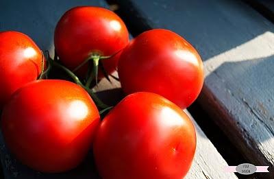 Grillowana cukinia z pomidorami i mozzarellą