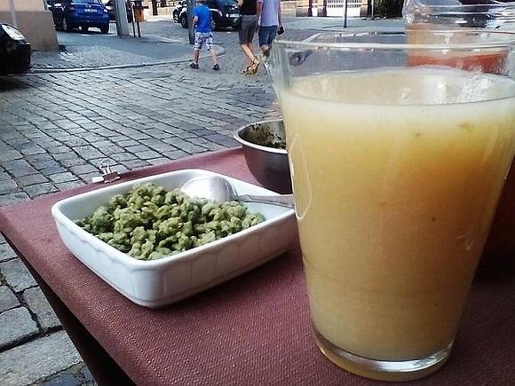 Miętowe kluseczki do zimnej zupy jabłkowej