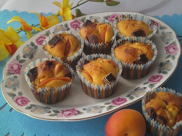 Muffinki z morelami i waflem Prince Polo