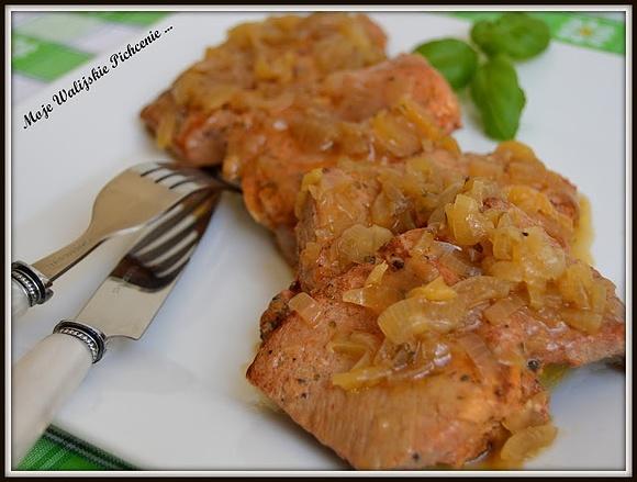 Schab w cebuli a'la stek