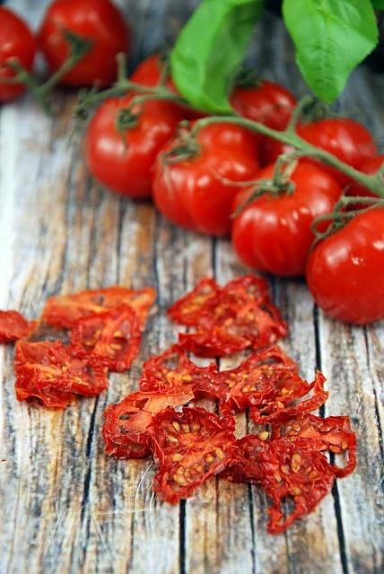 Chipsy pomidorowe z koktajlowych pomidorów