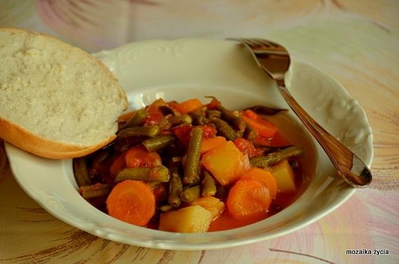 Zielona fasolka duszona z ziemniakami i marchewką
