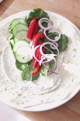 Tortilla fit z warzywami i zieloną herbatą od Soti Natural
