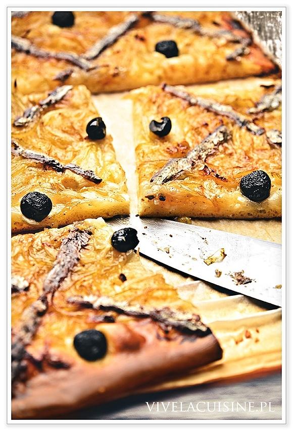 Pissaladière - Tarta z cebulą, oliwkami i anchois
