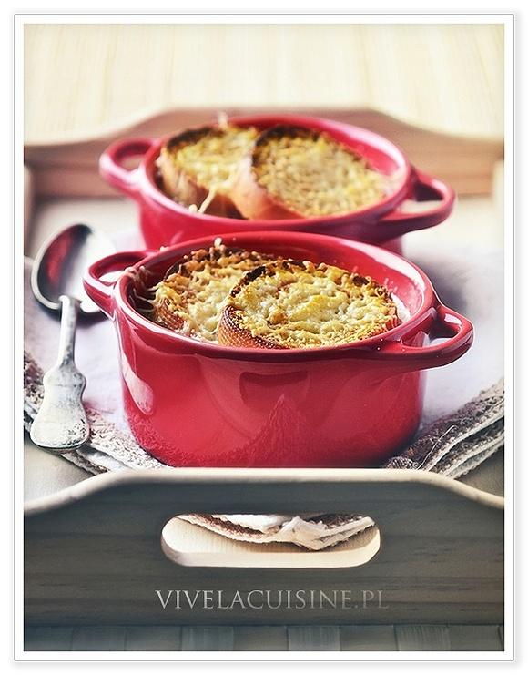 Gratinée des Halles - francuska zupa cebulowa z serem i grzanką